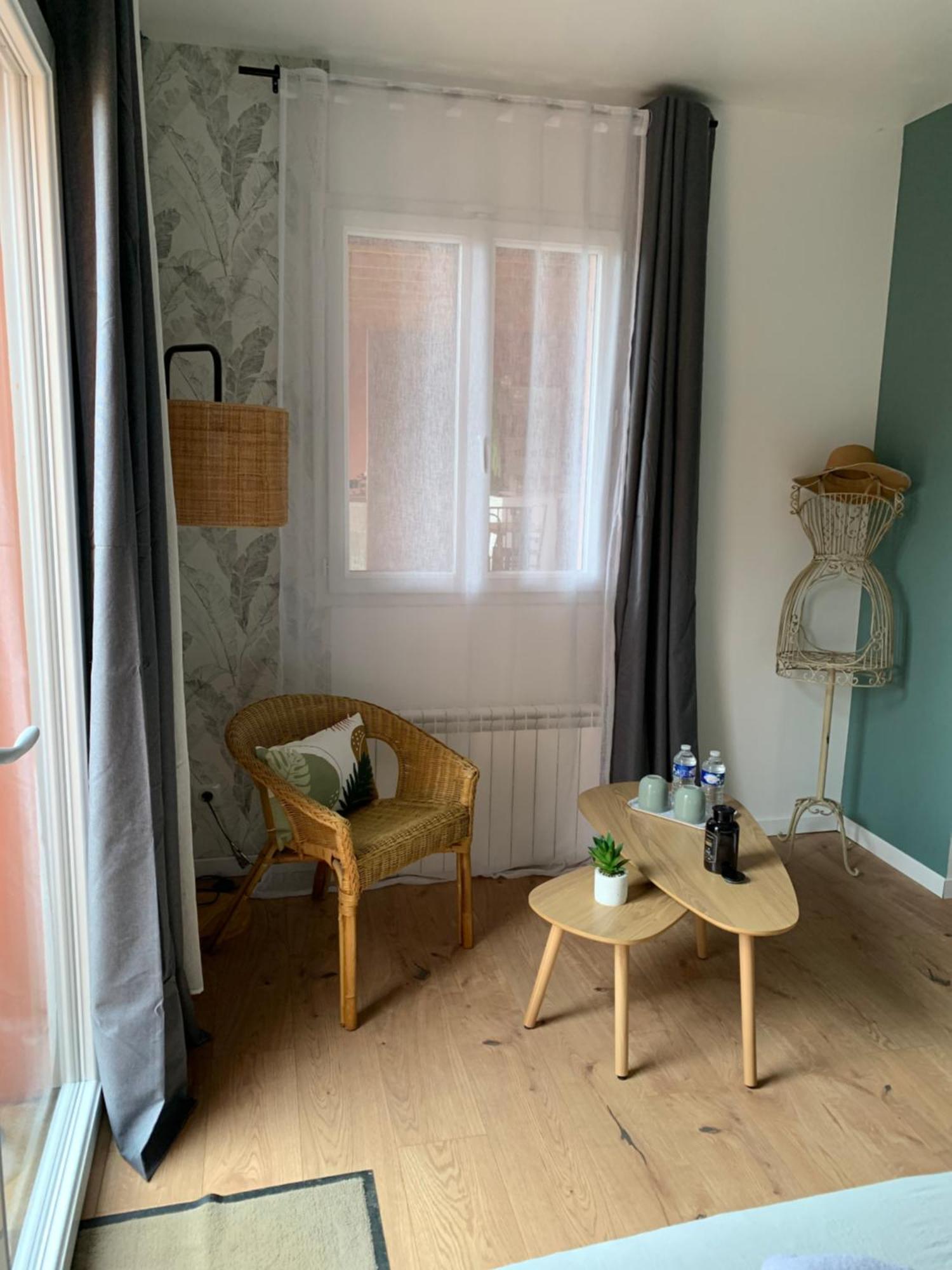 Chambre D'Hotes Mazet Les Abadies Bed and Breakfast Saint-Felix-de-Lodez Exteriör bild